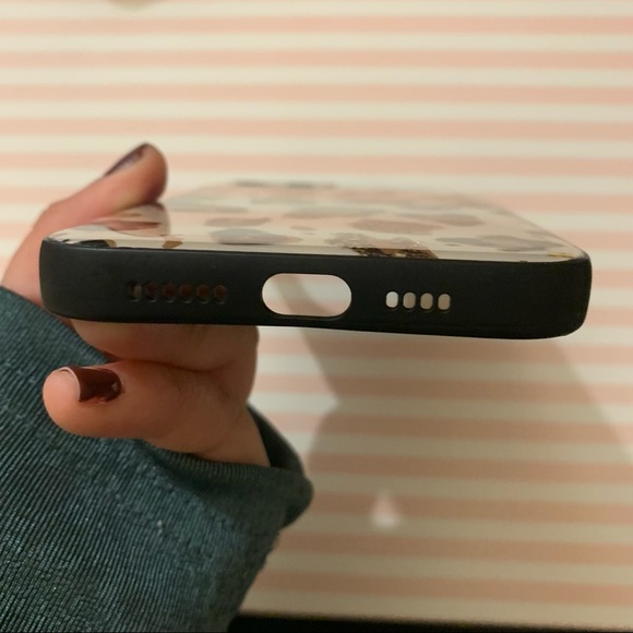 iPhone 12 Pro Max Shiny Hard Shell Cheetah Print Case - Picture 5 of 5